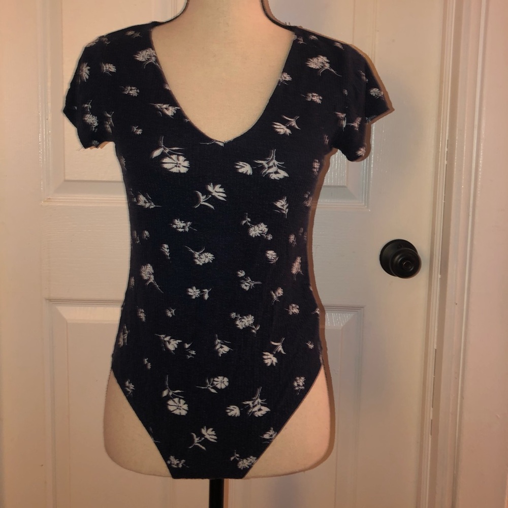 Floral V Neck bodysuit Forever 21 - Navy Blue!